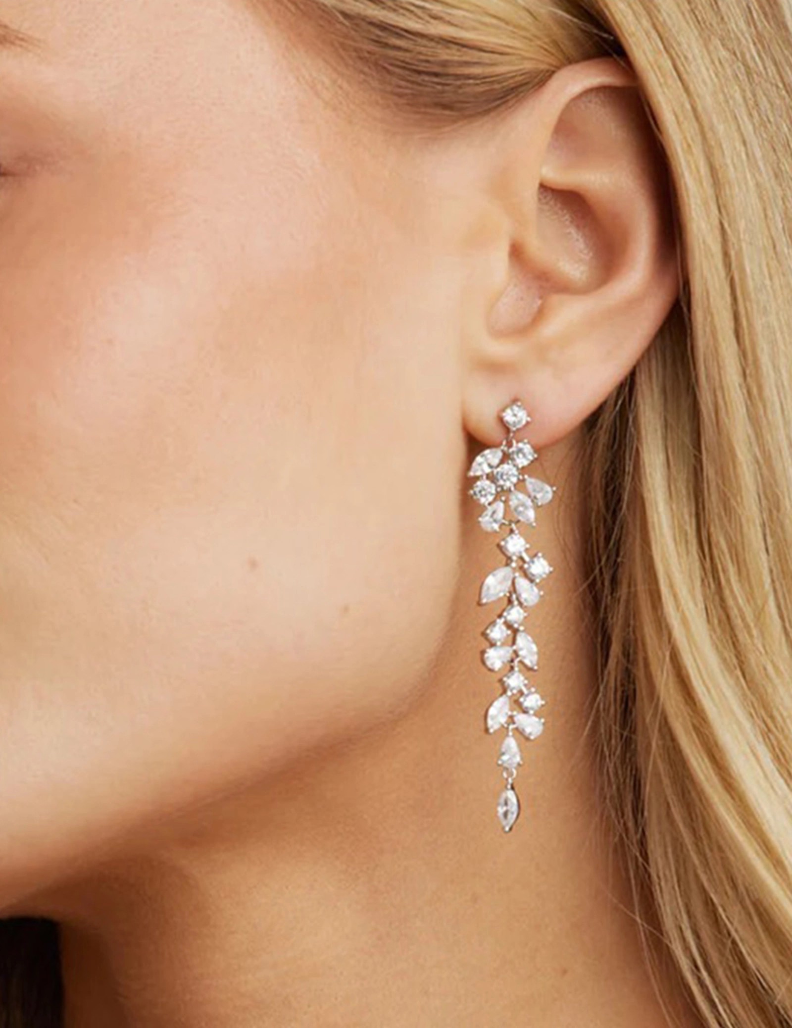 Model wearing a Linen Jolie Jewelry