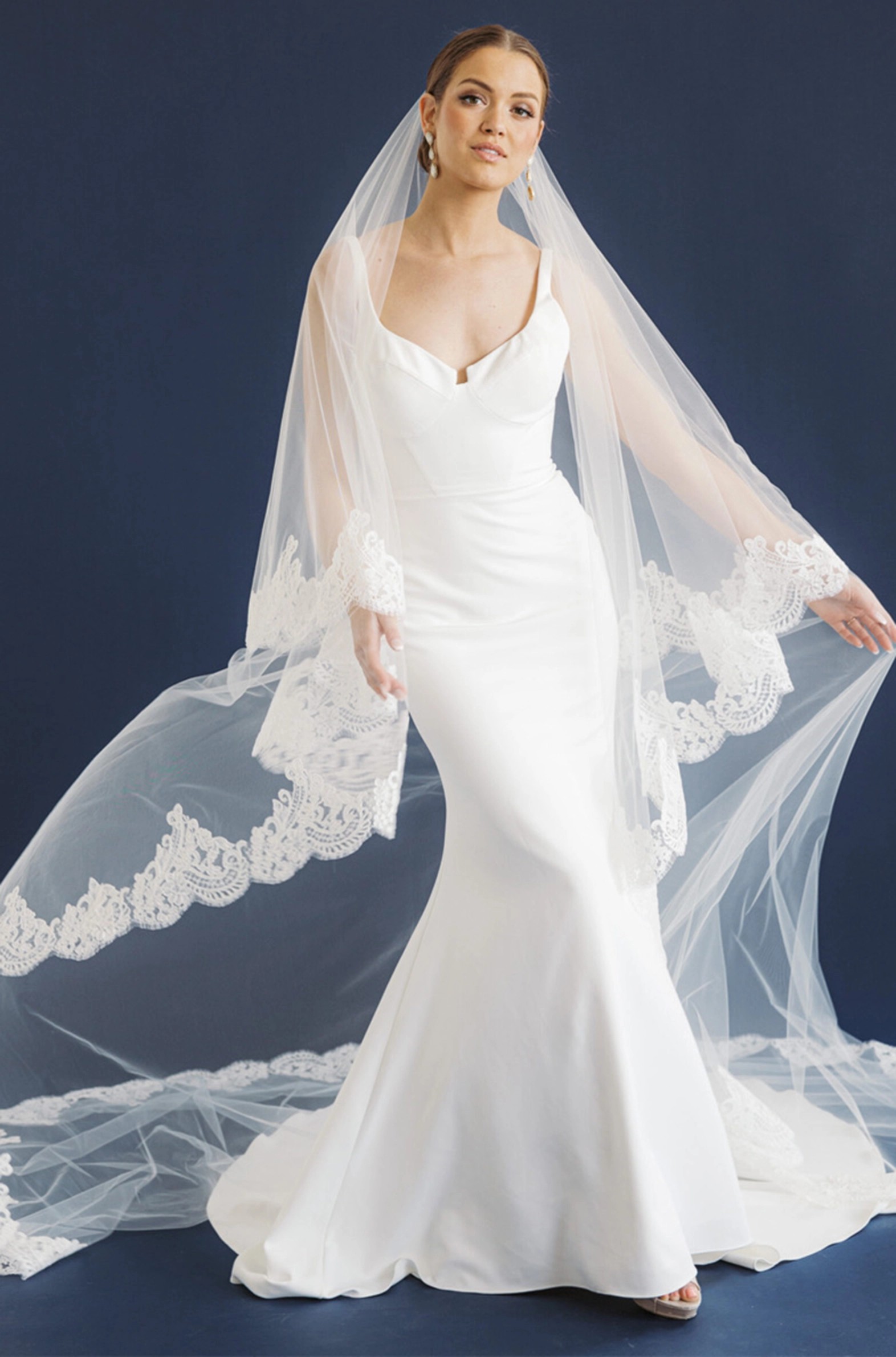 Model wearing a Linen Jolie Veil
