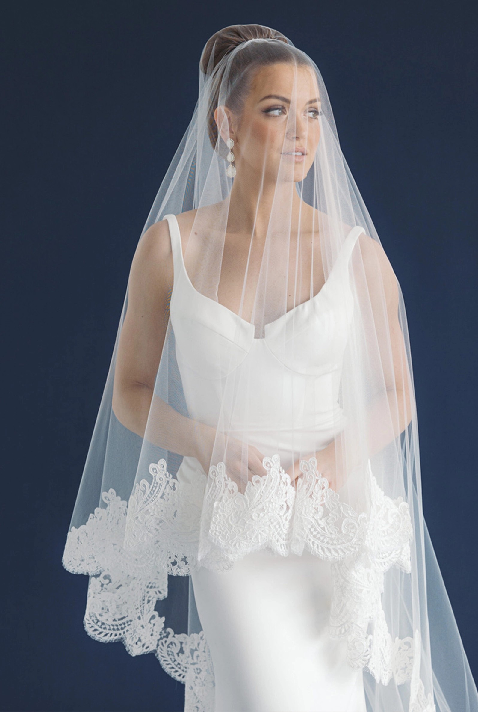 Model wearing a Linen Jolie Veil