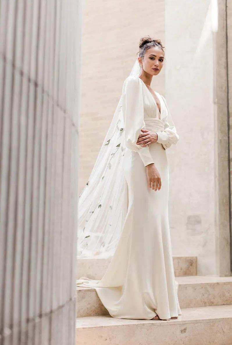 Model wearing a Linen Jolie Veil