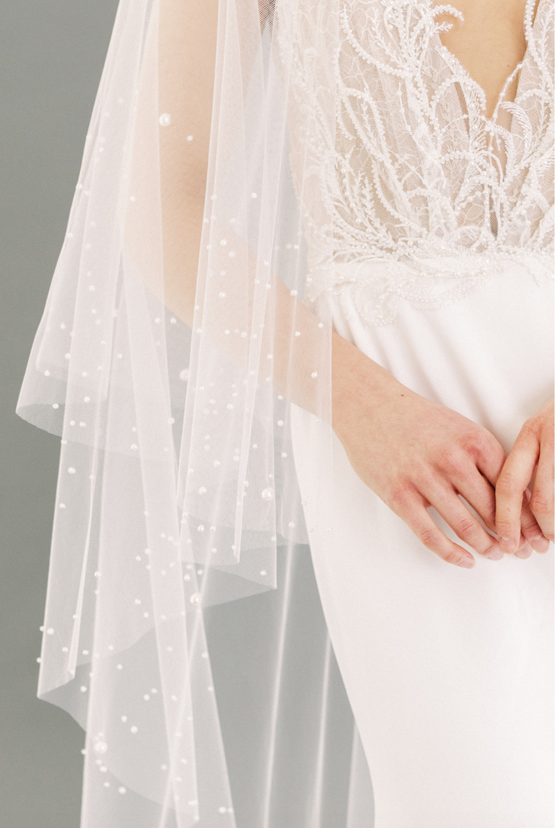Model wearing a Linen Jolie Veil